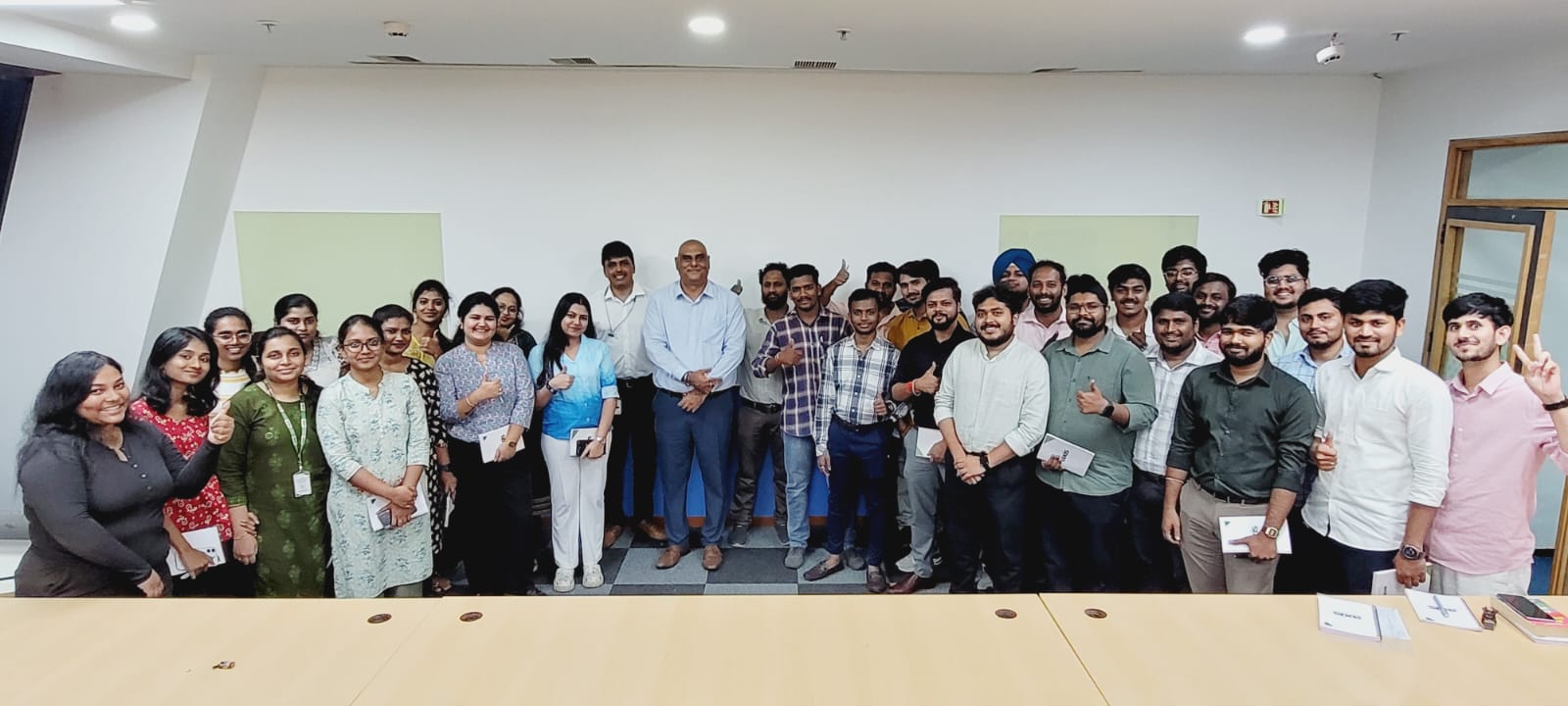 Group photograph with participants at the close of a BeSampann workshop